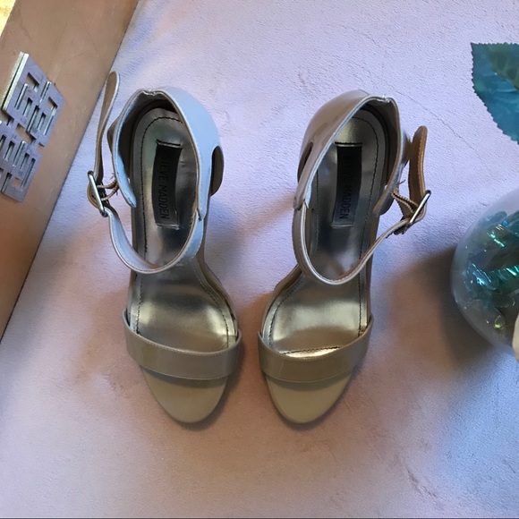 Steve Madden Heel / Pump - Cream, size 7.5 - Picture 4 of 6